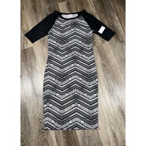 LuLaRoe Julia Dress XS Black White Geometric Chevron Raglan Short Sleeve Sheath